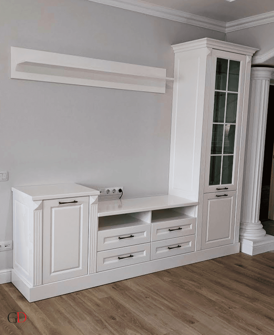 Living clasic cu mobilier alb — GranDen