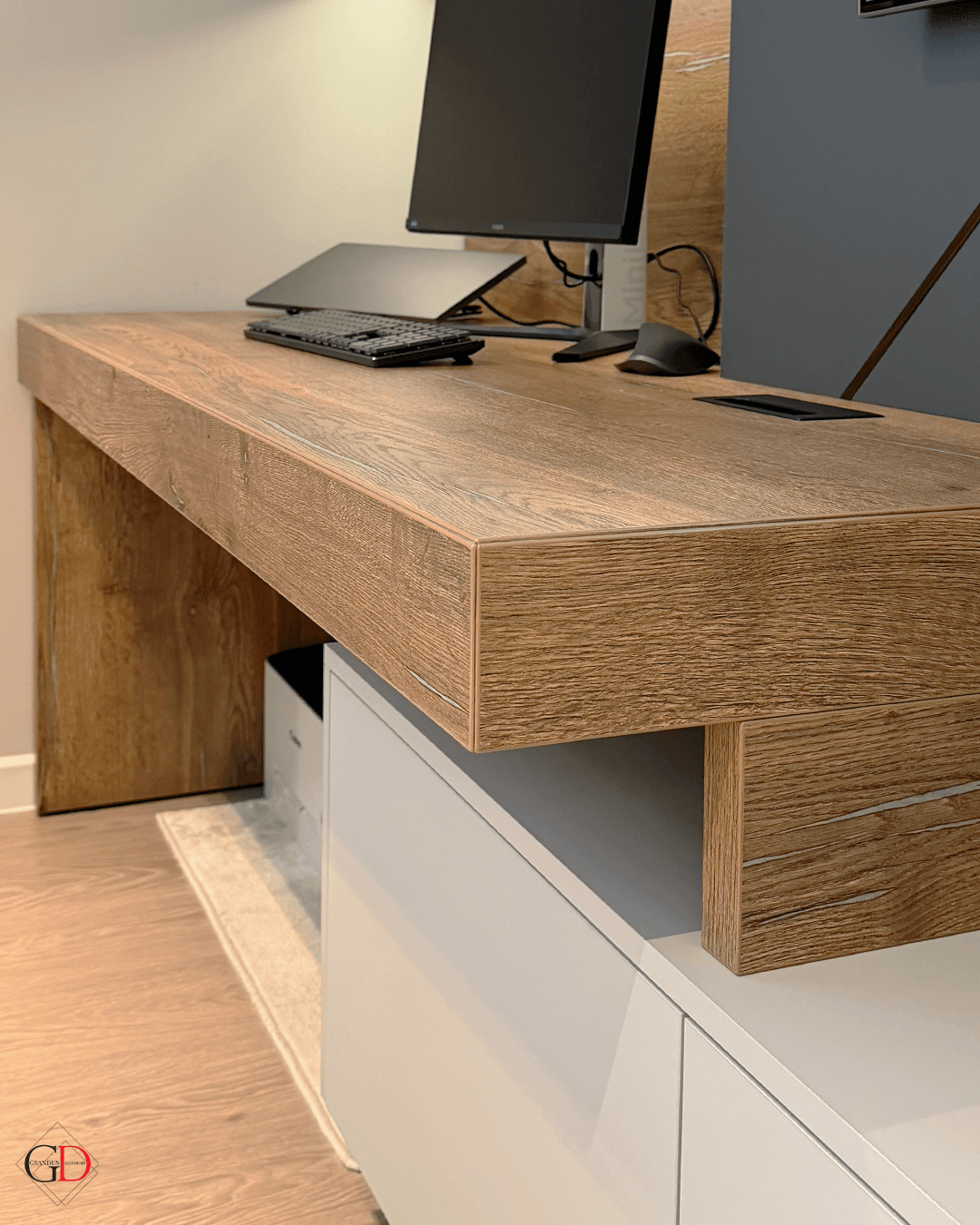 Living cu home office integrat - fotografie 2