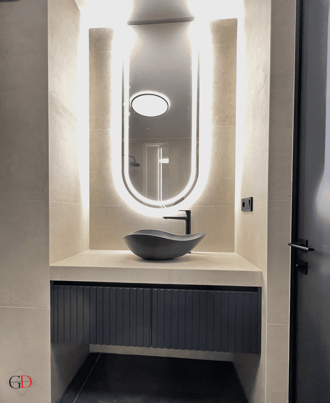 Mobilier baie cu oglindă arcuită — GranDen